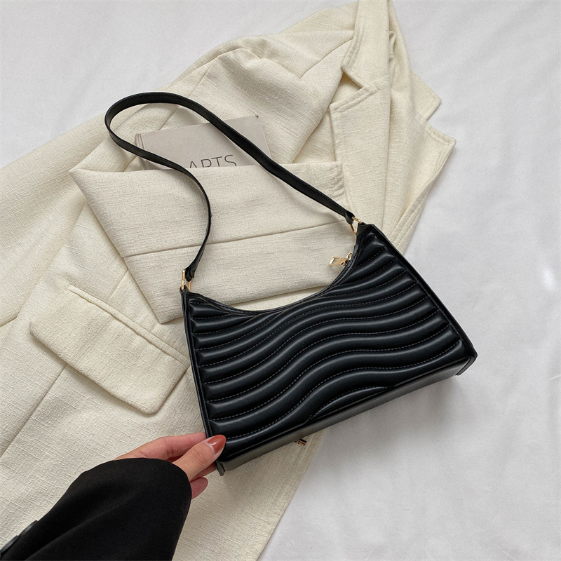 Schultertasche für Damen ⎜ Schlichte Unterarmtasche mit Strukturdesign für Alltag und Büro