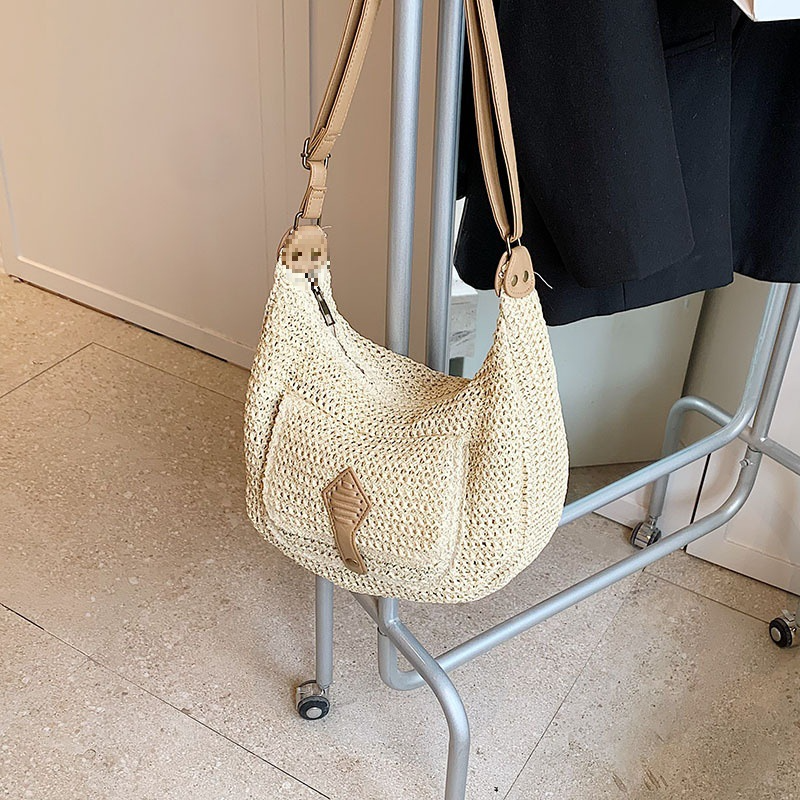 Strandtasche für Damen aus Strohmaterial ⎜ Geräumige Umhängetasche im Boho-Stil für Urlaub und Alltag