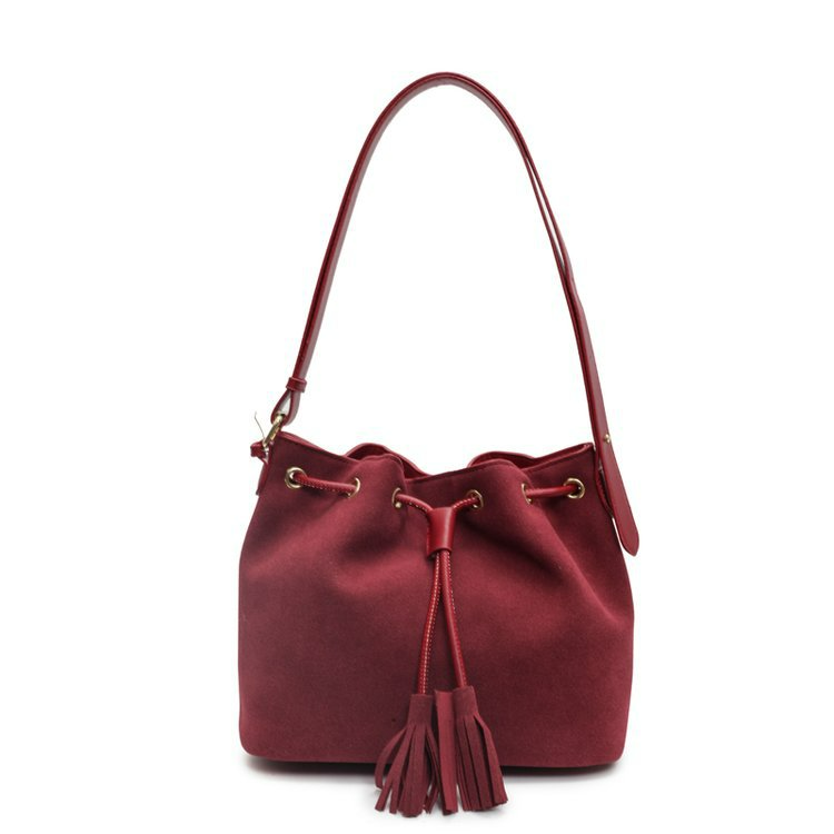 Beuteltasche für Damen ⎜ Modische Umhängetasche aus Wildlederimitat mit Kordelzug und Quasten für den Alltag