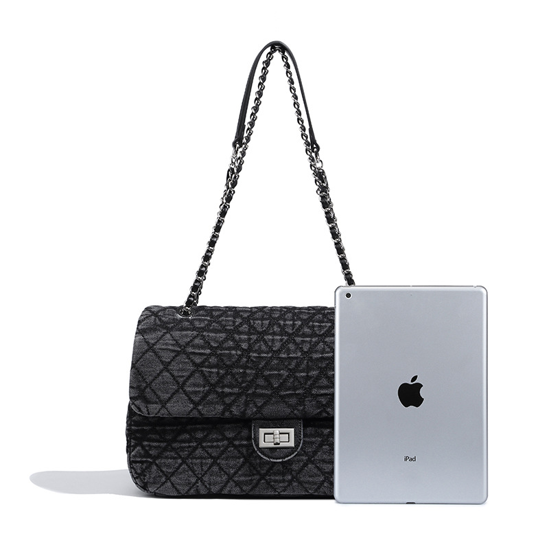 Damentasche im Quilted-Design ⎜ Elegante Schultertasche mit Kettenriemen und stilvollem Verschluss