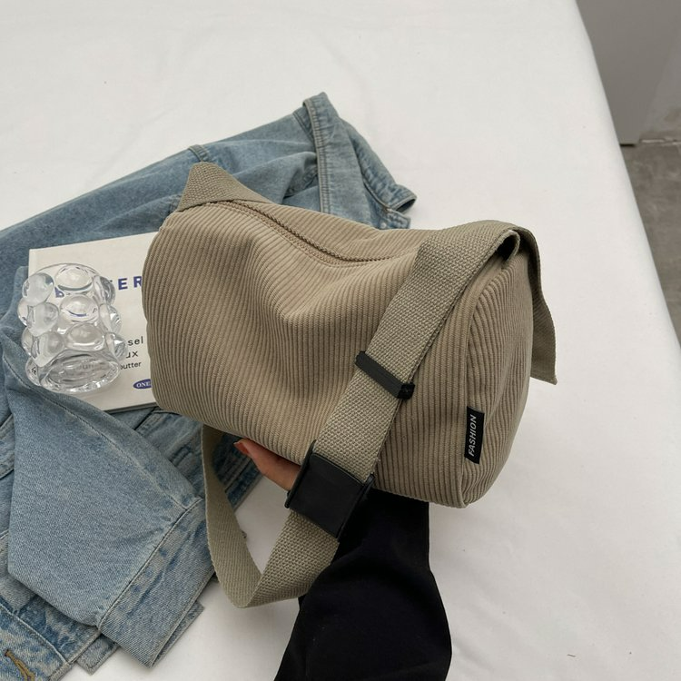 Umhängetasche für Damen ⎜ Schlichte Schultertasche in Cord-Optik mit Reißverschluss und verstellbarem Gurt