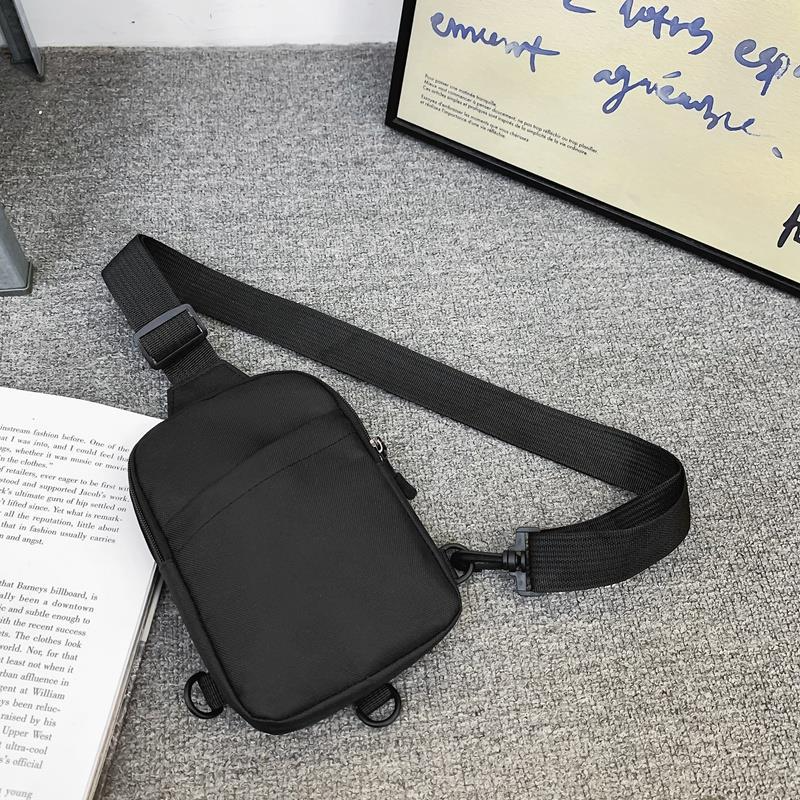 Umhängetasche für Damen ⎜ Kompakte Schultertasche im lässigen Design für Handy, Geldbörse und Alltag