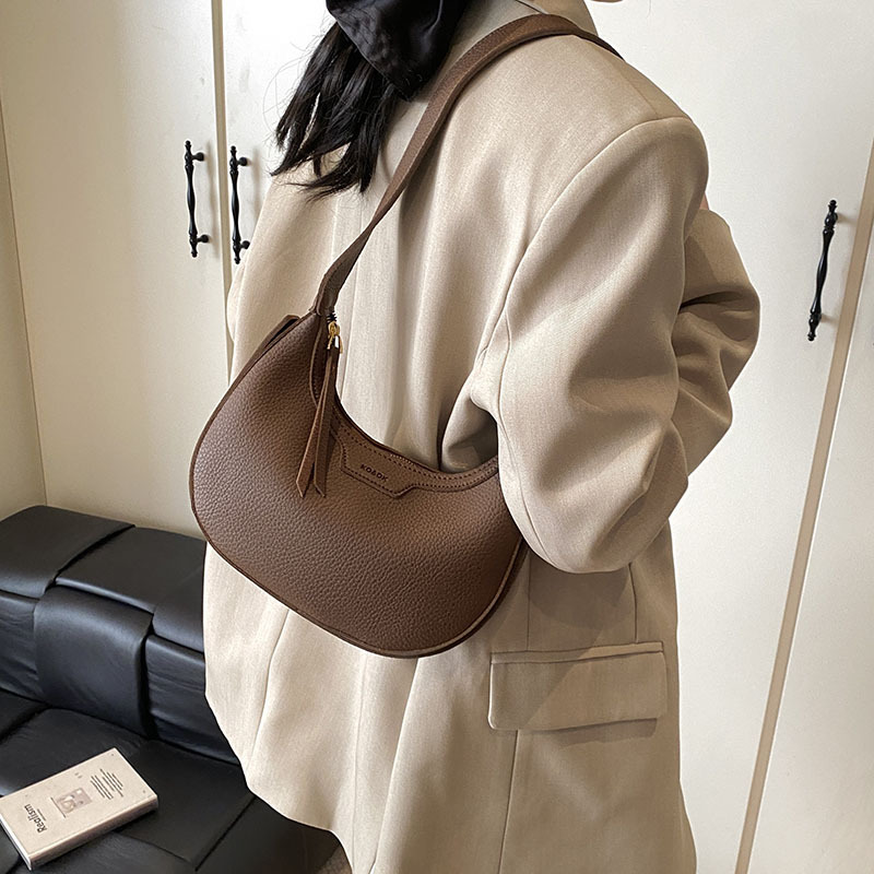 Schultertasche im Halbmond-Design ⎜ Modische Umhängetasche für Damen mit Struktur und Reißverschluss