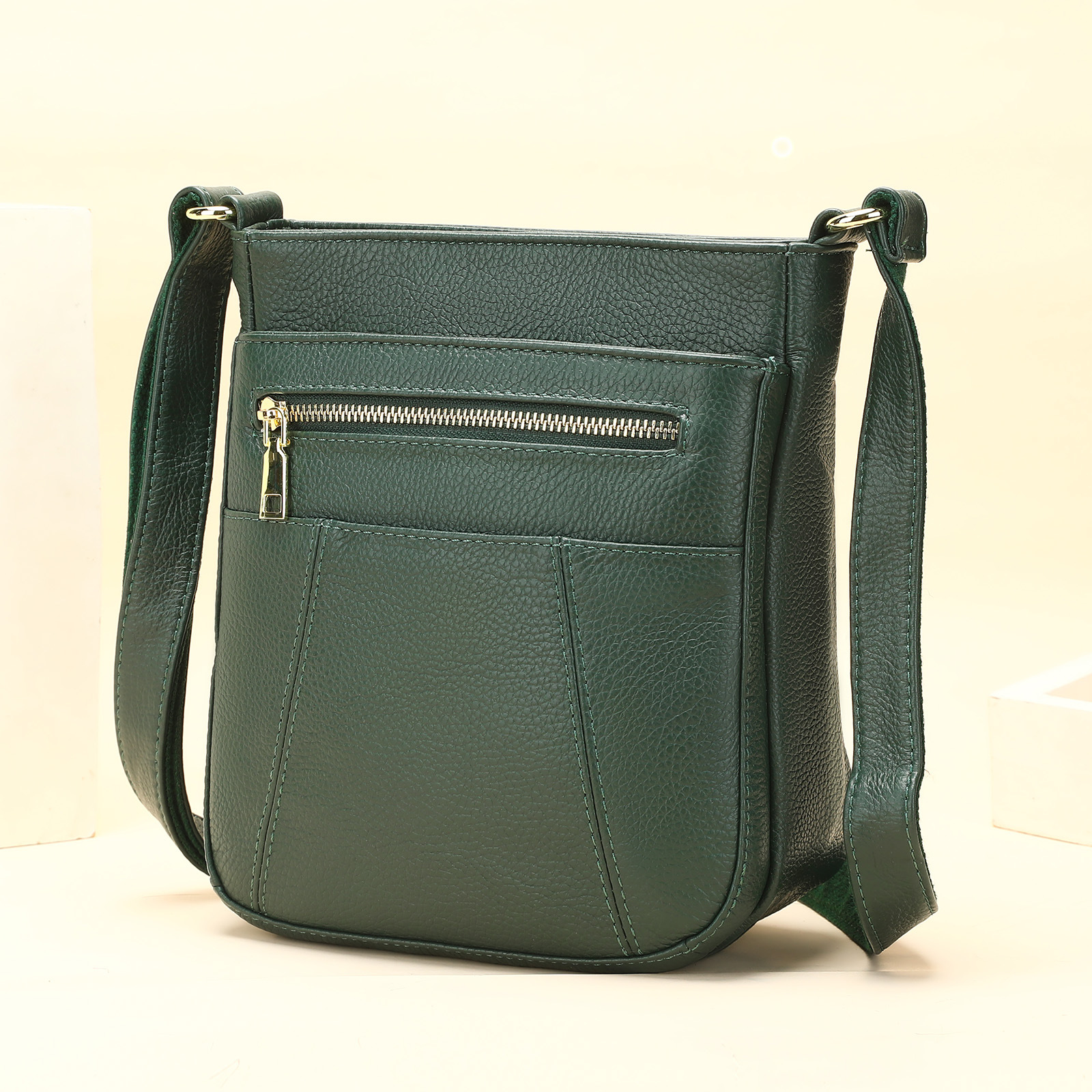 Umhängetasche aus Echtleder für Damen ⎜ Kompakte Schultertasche mit Reißverschlussfach für Alltag und Ausflüge