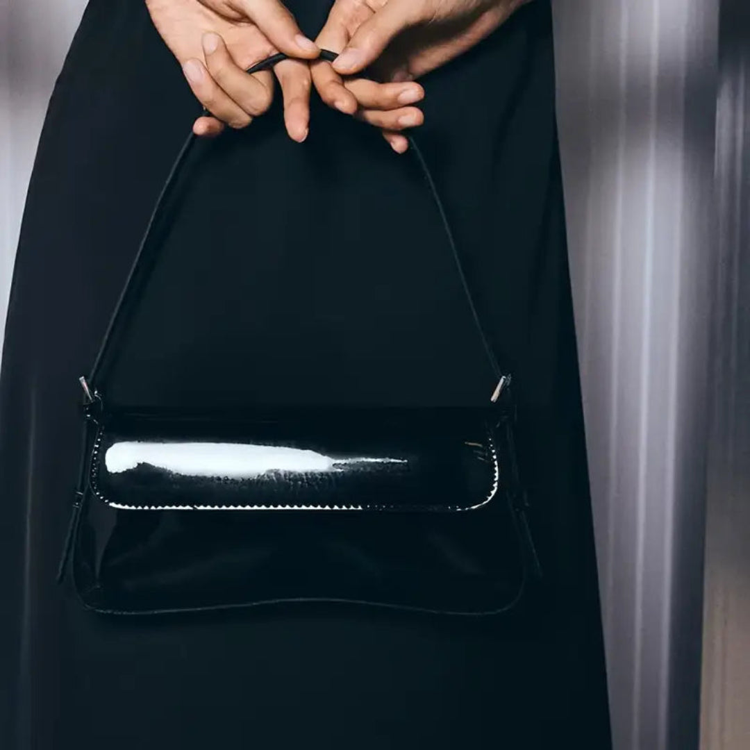 Damen Schultertasche in Lackoptik ⎜ Elegantes Retro-Design mit kurzem Tragegriff