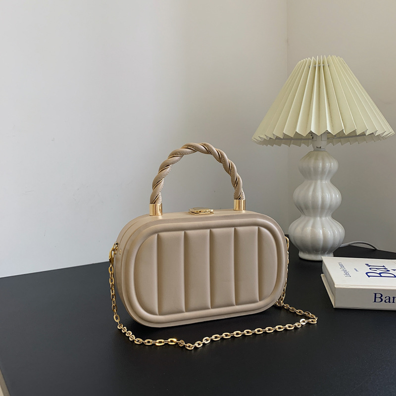 Damen Umhängetasche mit Kette ⎜ Stylische Box-Bag mit Tragegriff für elegante Auftritte und Alltag