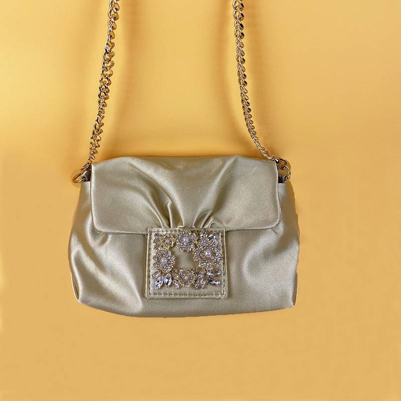 Clutch für Damen ⎜ Glänzende Umhängetasche mit Strassverzierung und Kettengurt für festliche Anlässe
