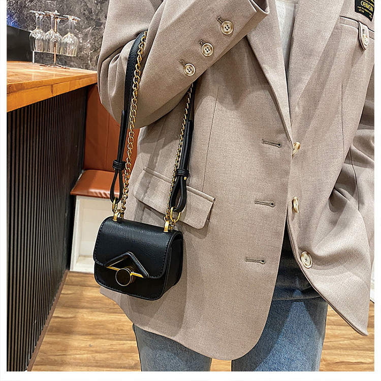 Umhängetasche für Damen ⎜ Elegante Mini-Tasche mit goldenen Details für Alltag und Ausgehen