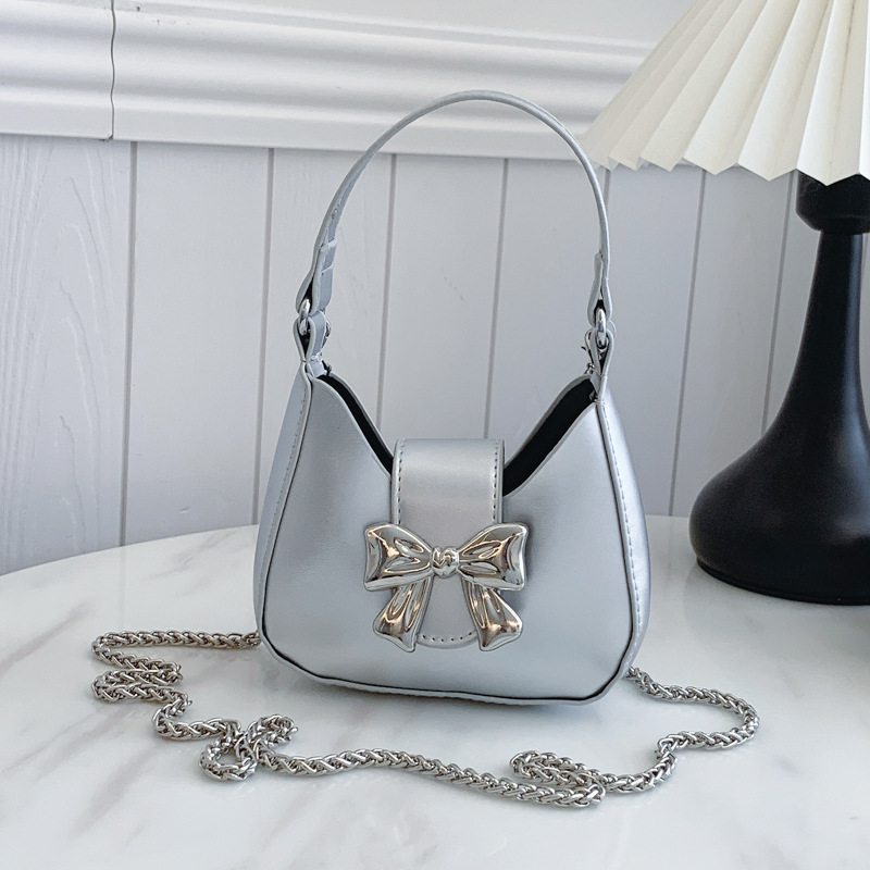 Schultertasche für Damen ⎜ Modische Halbmondtasche mit Schleifendetail für stilvolle Alltagsoutfits