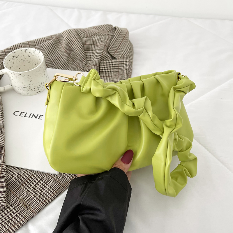 Schultertasche für Damen ⎜ Modische Unterarmtasche mit Falten-Design und weicher Haptik für den Alltag