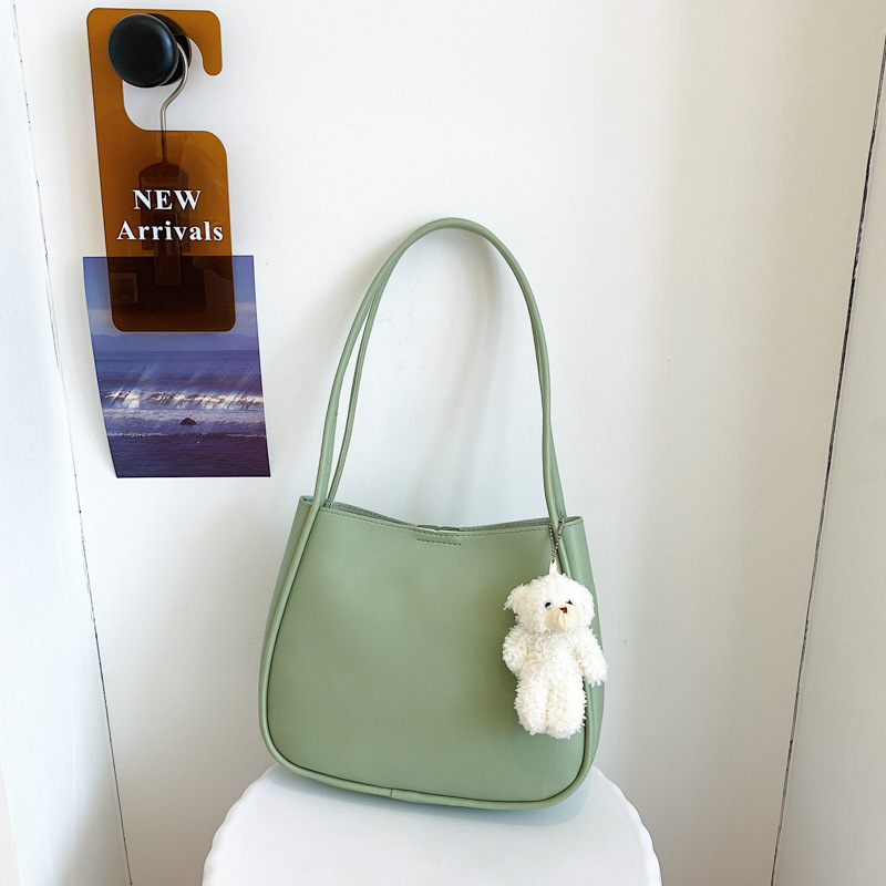 Shopper-Tasche für Damen ⎜ Geräumige Schultertasche im lässigen Stil mit süßem Anhänger für Alltag und Freizeit