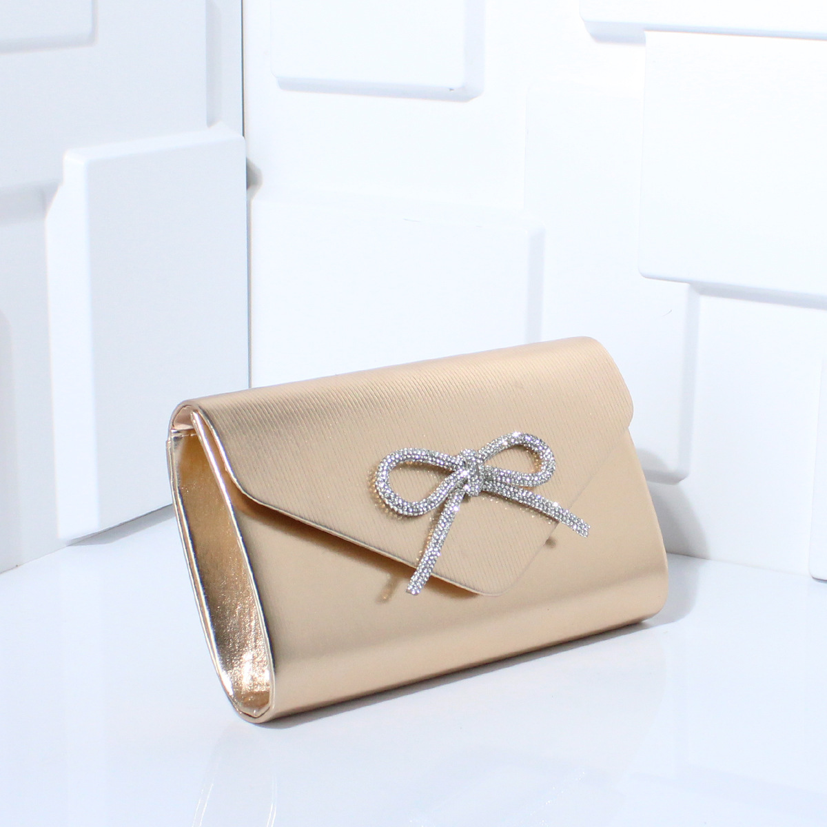 Abend-Clutch mit Schleifen-Design ⎜ Elegante Tasche mit Glitzerakzenten für festliche Anlässe