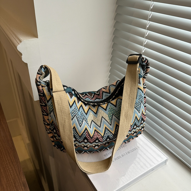 Damen Schultertasche ⎜ Geräumige Umhängetasche mit Ethno-Muster und Breitem Tragegurt