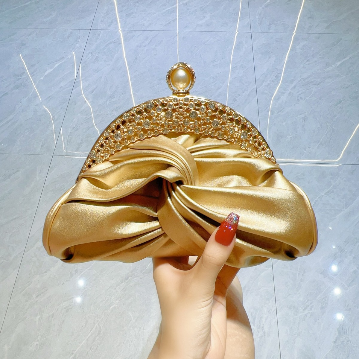 Elegante Clutch für Damen ⎜ Stilvolle Abendtasche mit funkelndem Schmuckakzent und edlem Design