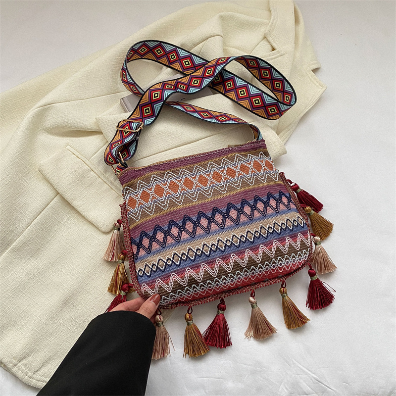 Umhängetasche für Damen ⎜ Bunte Schultertasche im Retro-Stil mit Quasten für Freizeit und Festivals
