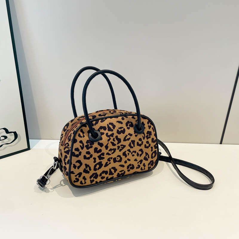 Bowlingtasche für Damen ⎜ Handtasche mit Leopardenmuster im Vintage-Stil für Alltag und Freizeit