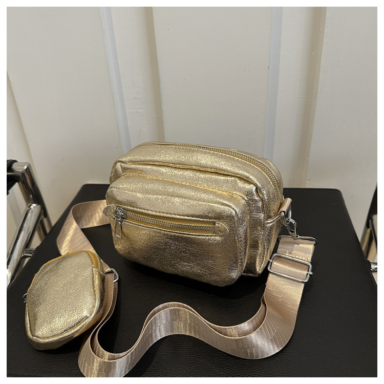 Umhängetasche für Damen ⎜ Kompakte Schultertasche mit breitem Trageriemen für Alltag, Büro und Freizeitlooks