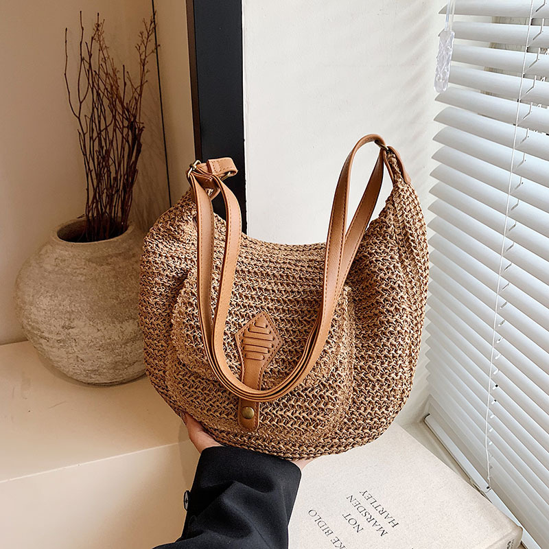 Strandtasche für Damen aus Strohmaterial ⎜ Geräumige Umhängetasche im Boho-Stil für Urlaub und Alltag