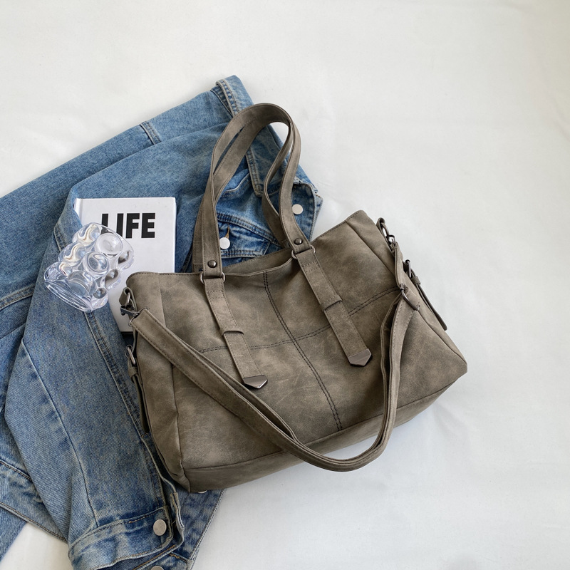 Damen Tragetasche in Lederoptik ⎜ Lässige Handtasche mit viel Stauraum für Alltag und Büro