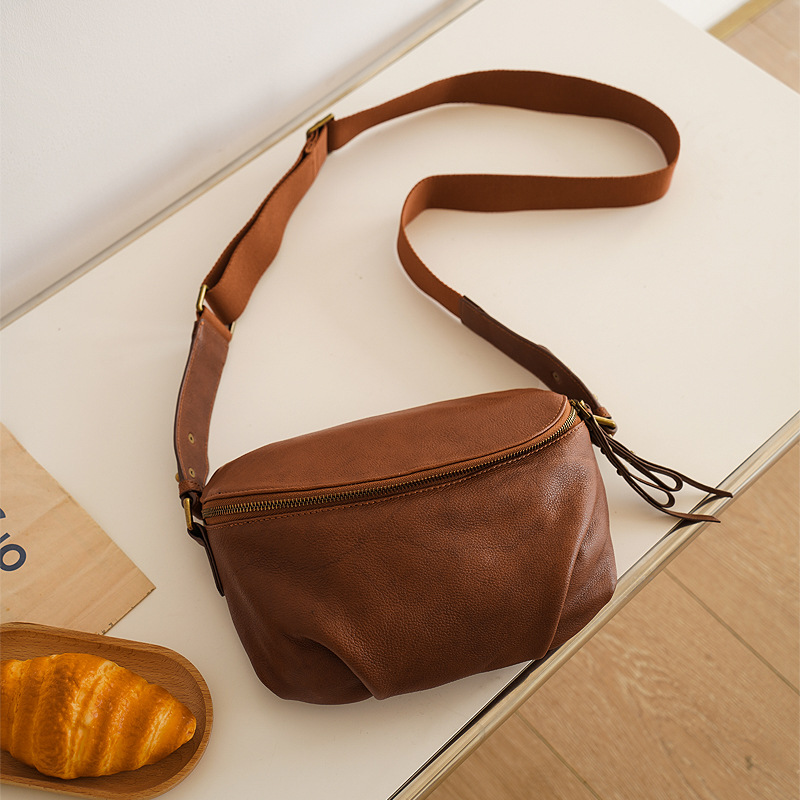 Bauchtasche für Damen ⎜ Stylische Satteltasche aus Lederoptik für Reisen, Alltag und Freizeit