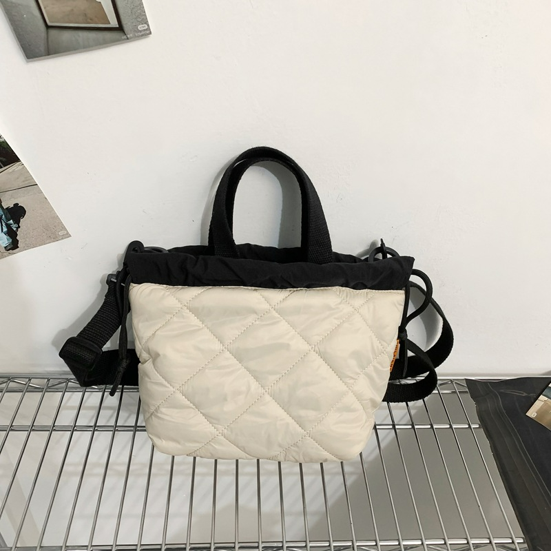 Umhängetasche mit Steppdesign ⎜ Leichte Tragetasche für Damen mit Kurzem Griff und Verstellbarem Schulterriemen
