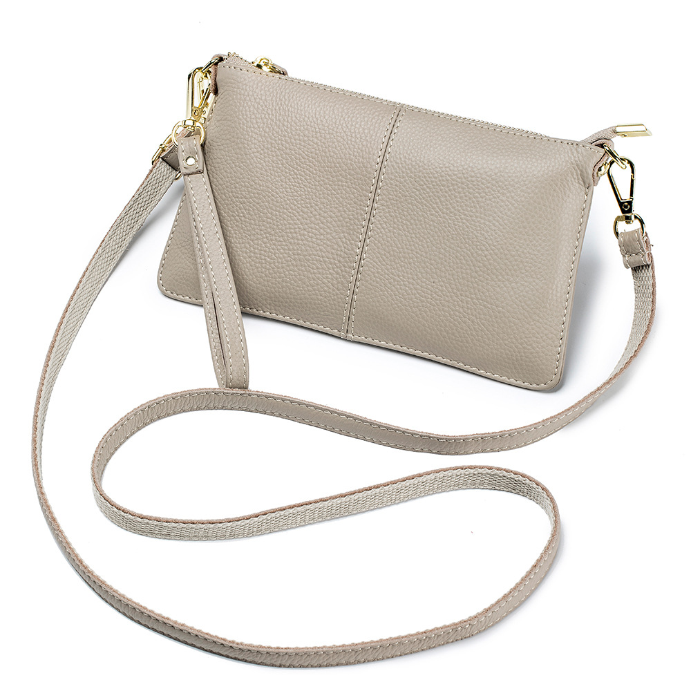 Clutch Tasche für Damen ⎜ Schlichte Umhängetasche aus Leder mit abnehmbarem Riemen für Alltag und Abend