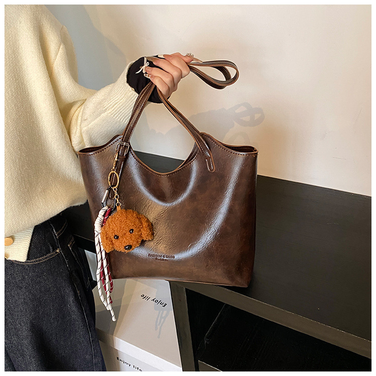 Damen Schultertasche ⎜ Geräumige Retro-Tasche aus Kunstleder für Alltag und Büro