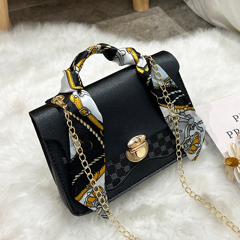 Umhängetasche für Damen ⎜ Kleine Vintage-Tasche mit Kettengurt und gemustertem Tuch für stilvolle Outfits