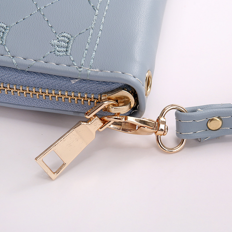 Damen Clutch Geldbörse mit Krönchen-Stickerei ⎜ Lange Reißverschlussbörse mit Handschlaufe und edlem Muster