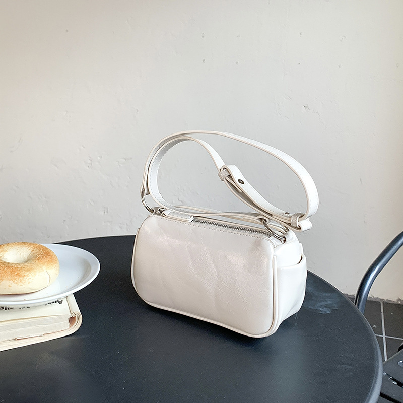 Schultertasche für Damen ⎜ Modische Baguette-Tasche im kompakten Design für Alltag und Ausgehen
