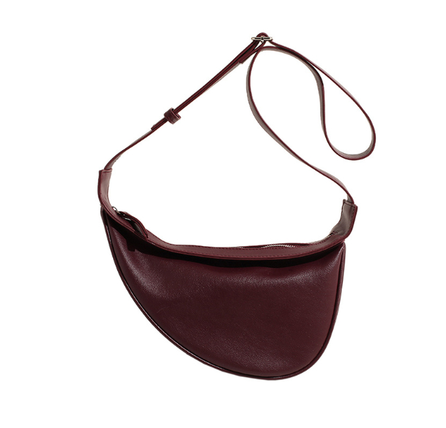 Umhängetasche für Damen ⎜ Weiche Brusttasche aus Lederoptik mit verstellbarem Gurt für Alltag und Reisen