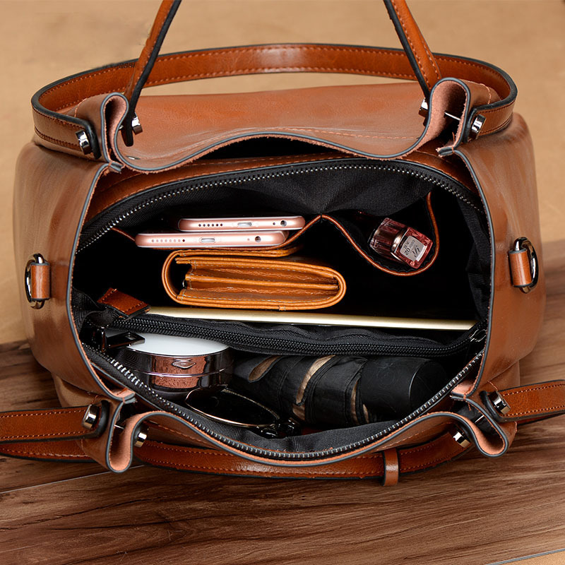 Damen Ledertasche ⎜ Robuste Schultertasche in edler Optik für Büro und Alltag