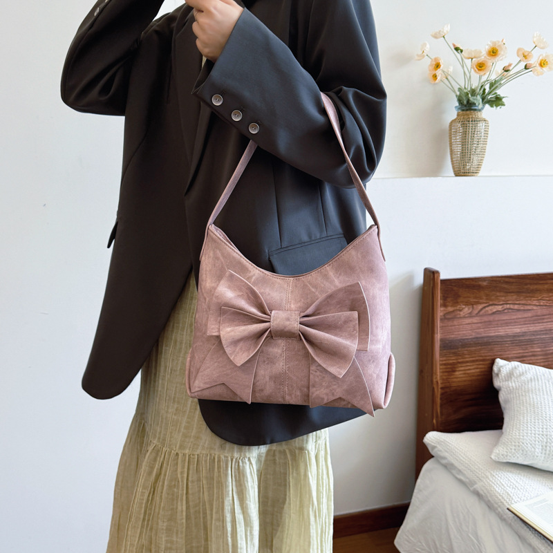 Umhängetasche für Damen ⎜ Modische Schultertasche mit großer Schleife und viel Stauraum für Alltag und Freizeit