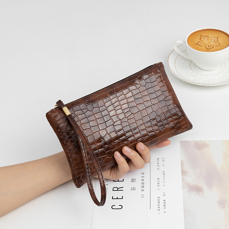 Damen Clutch Tasche mit Krokoprägung ⎜ Elegante Handtasche im Retro-Stil mit Reißverschluss und Handschlaufe