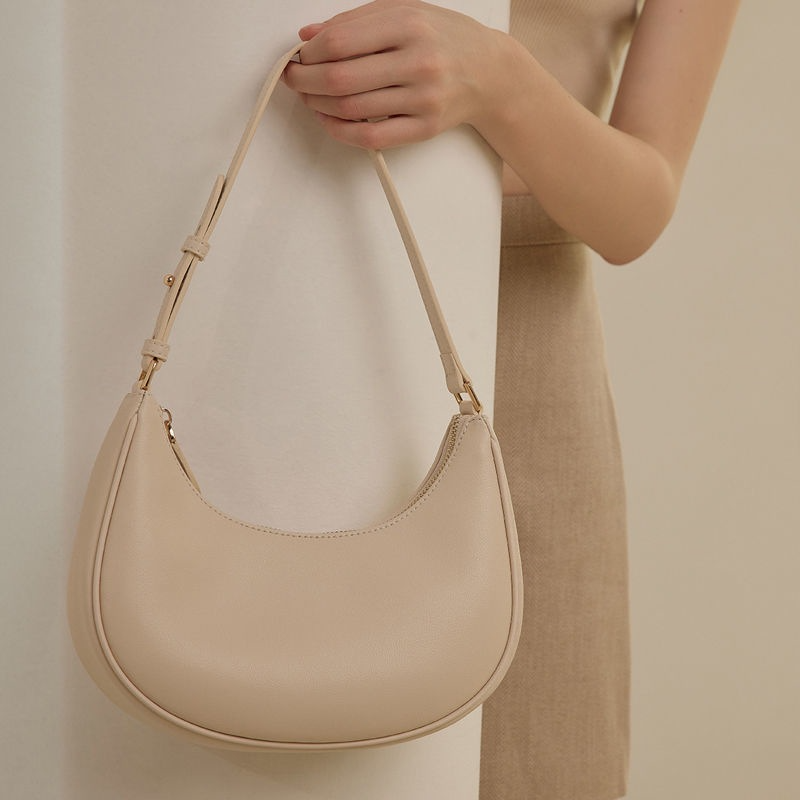 Umhängetasche für Damen ⎜ Modische Schultertasche im minimalistischen Design mit verstellbarem Trageriemen
