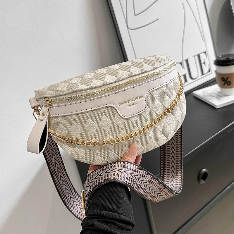 Crossbody Tasche für Damen ⎜ Modische Umhängetasche mit Ketten-Detail für Alltag, Reisen und Freizeit-Looks