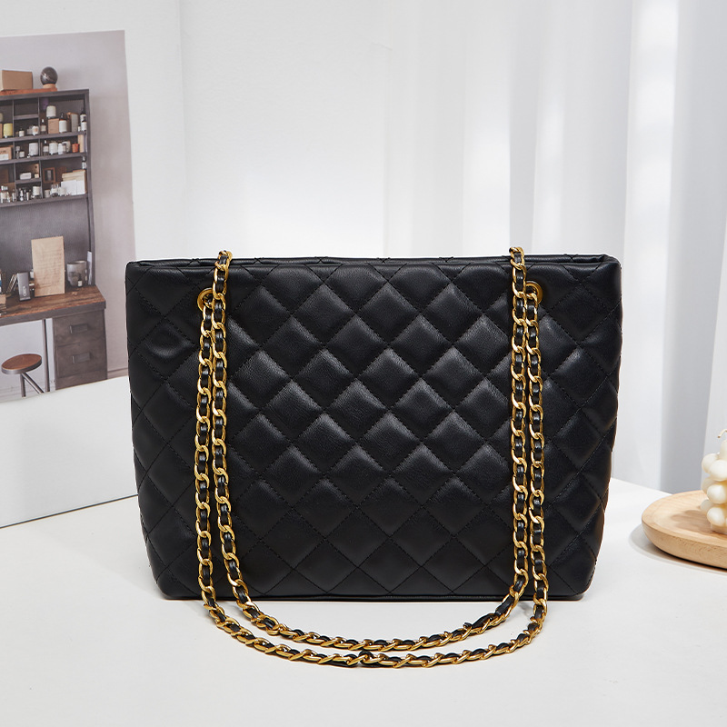 Shopper Tasche für Damen ⎜ Gestepptes Design mit Kettenriemen und großzügigem Innenfach für Alltag und Büro
