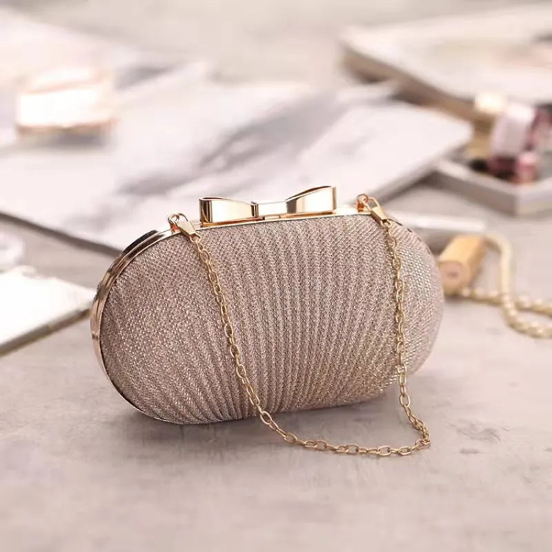 Clutch für Damen ⎜ Elegante Abendtasche in Faltenoptik mit Schleifendetail und Kettenträger für festliche Anlässe