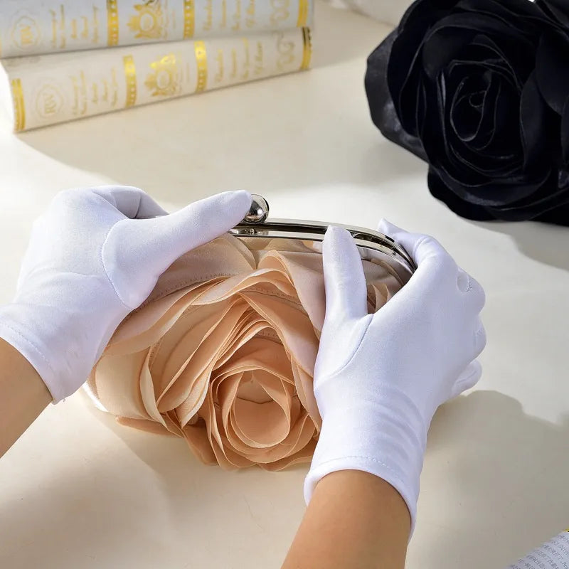 Clutch für Damen ⎜ Elegante Abendtasche in Blumenform mit glänzendem Metallverschluss