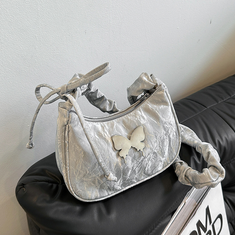 Schultertasche für Damen ⎜ Modische Umhängetasche mit Rüschenriemen und Schmetterlingsmotiv