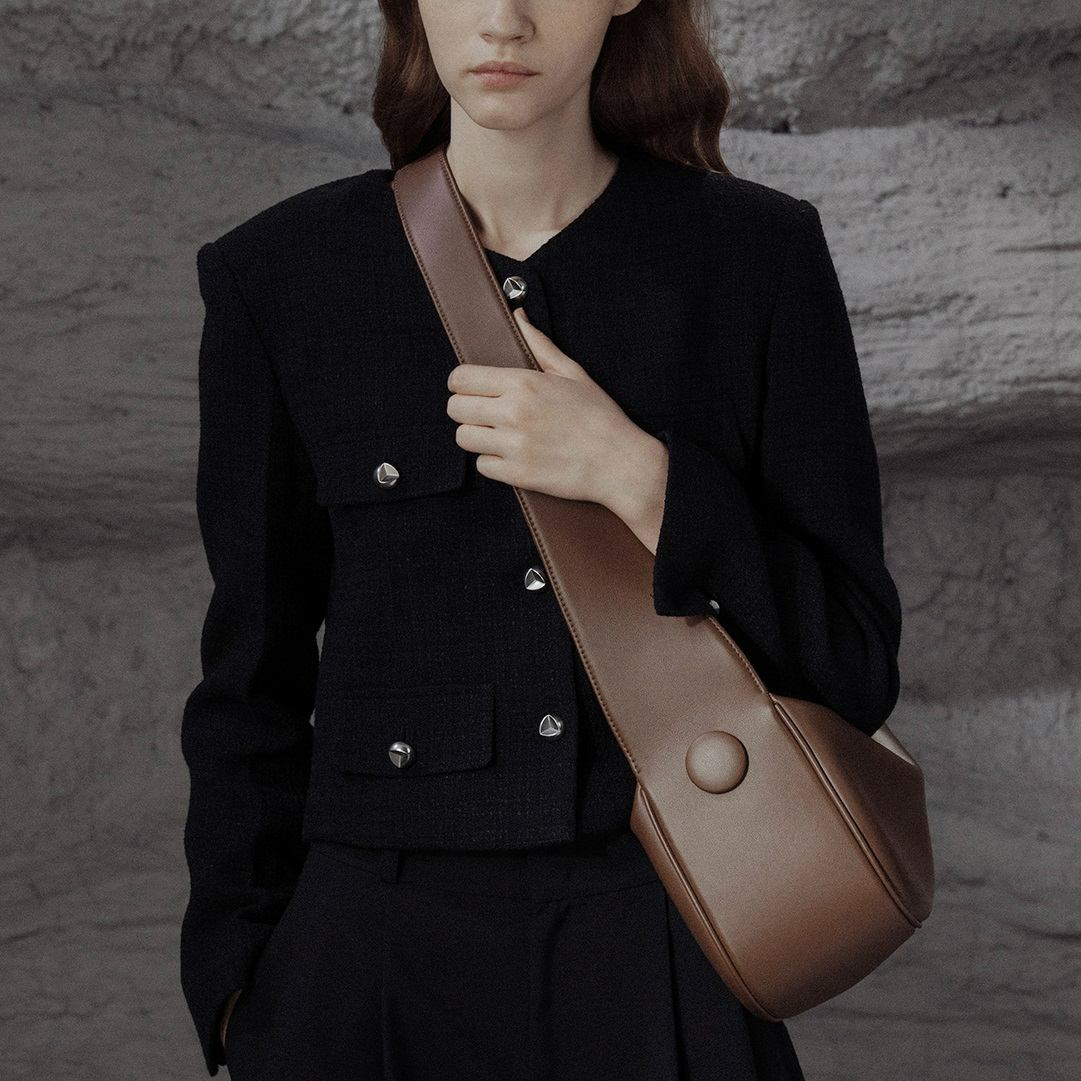 Crossbody Tasche für Damen ⎜ Moderne Umhängetasche mit breitem Gurt und viel Platz für Alltag und Büro