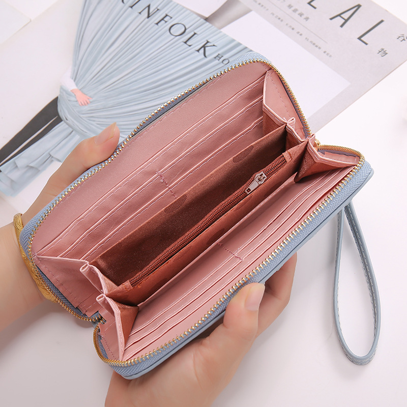 Damen Clutch Geldbörse mit Krönchen-Stickerei ⎜ Lange Reißverschlussbörse mit Handschlaufe und edlem Muster