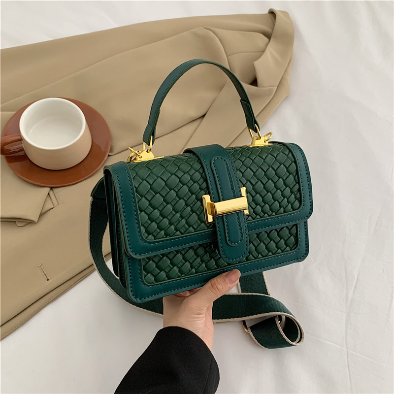Umhängetasche für Damen ⎜ Kompakte Schultertasche mit Flechtdesign und goldener Schnalle für elegante Auftritte