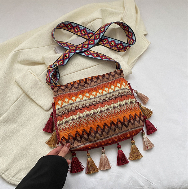 Umhängetasche für Damen ⎜ Bunte Schultertasche im Retro-Stil mit Quasten für Freizeit und Festivals