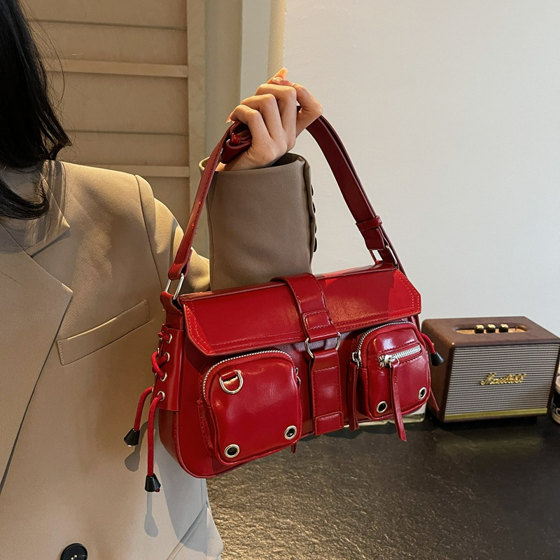 Schultertasche für Damen ⎜ Modische Umhängetasche aus Kunstleder mit Taschen und verstellbarem Riemen