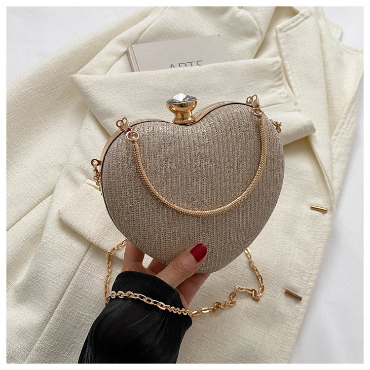 Abendtasche für Damen ⎜ Glänzende Clutch in Herzform mit Kette für elegante Events und besondere Anlässe