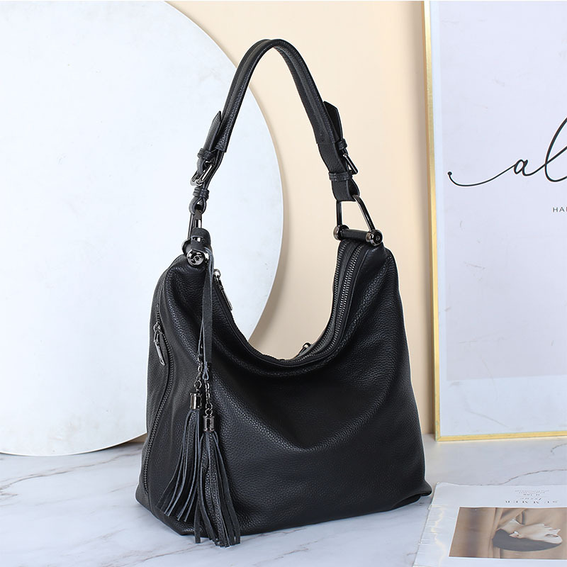 Schultertasche für Damen ⎜ Elegante Hobo-Bag aus Lederoptik mit Quaste und breitem Tragegriff für Alltag und Freizeit