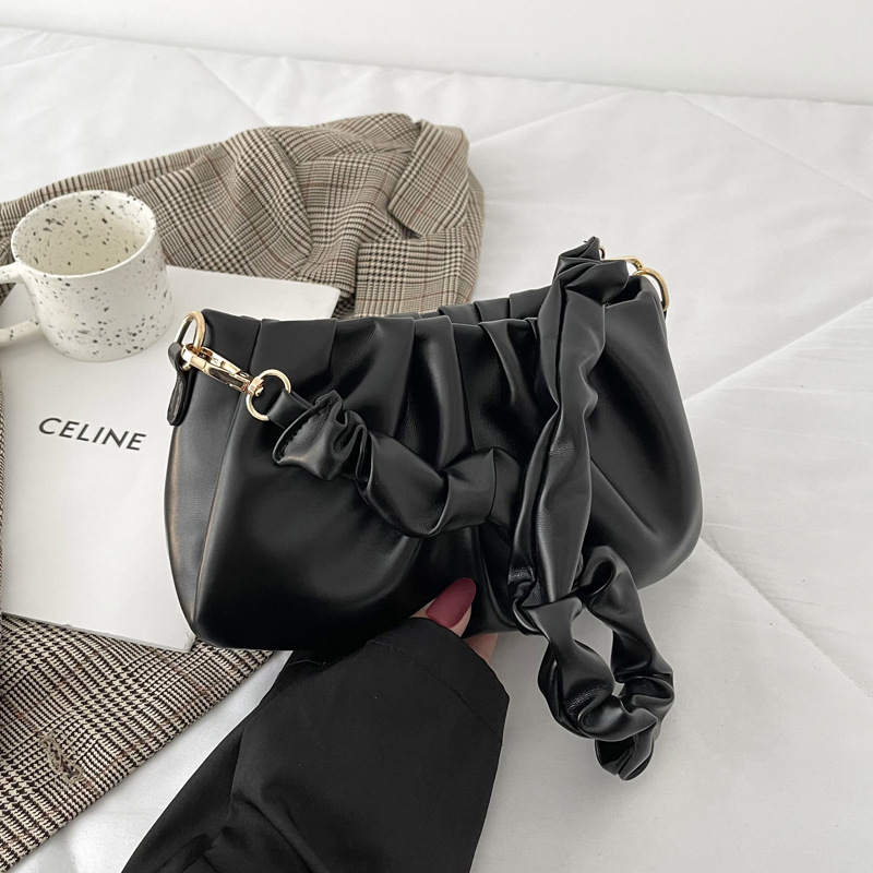 Schultertasche für Damen ⎜ Modische Unterarmtasche mit Falten-Design und weicher Haptik für den Alltag