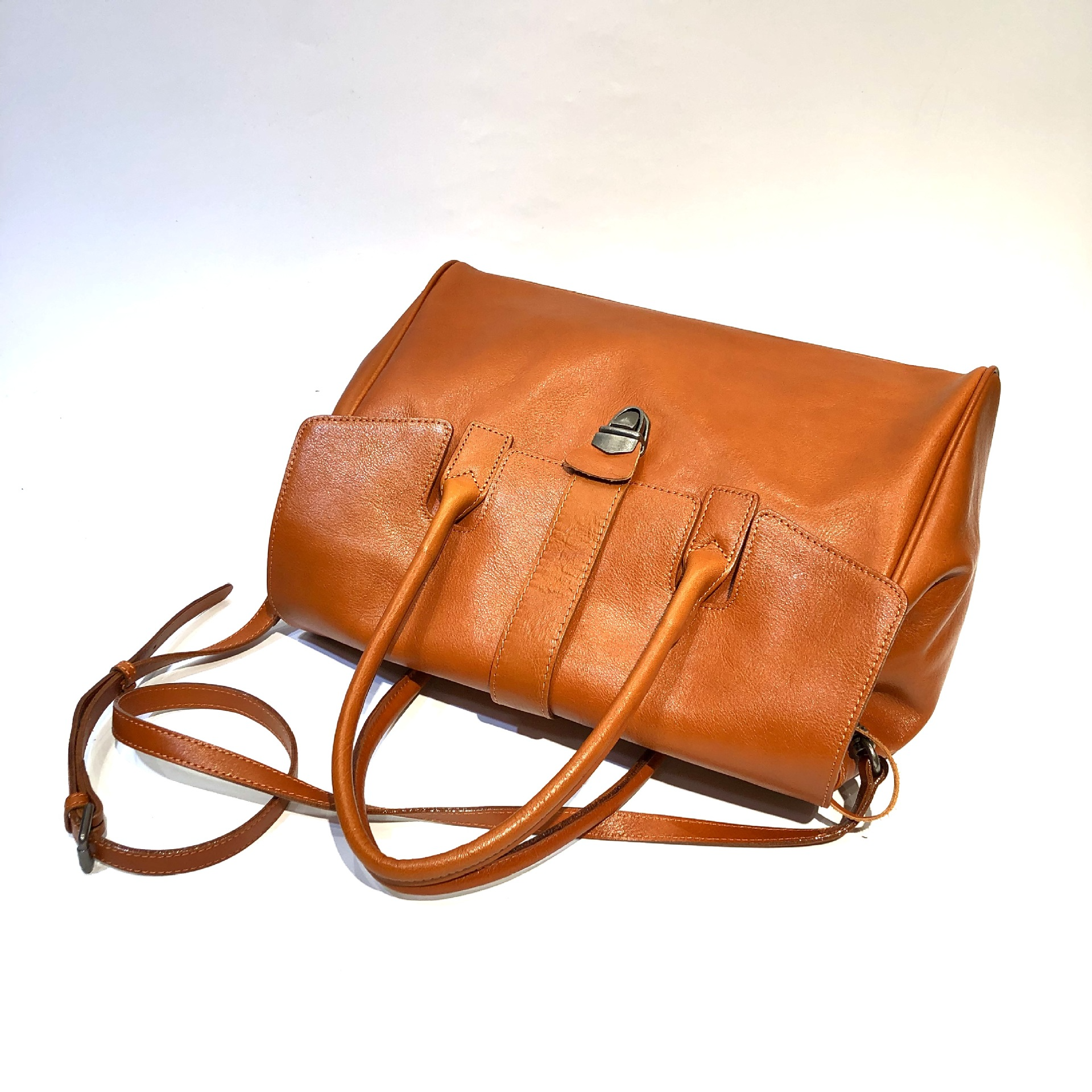Damen Handtasche aus Echtleder ⎜ Elegante Tragetasche im Retro-Stil mit großem Hauptfach für Alltag und Büro