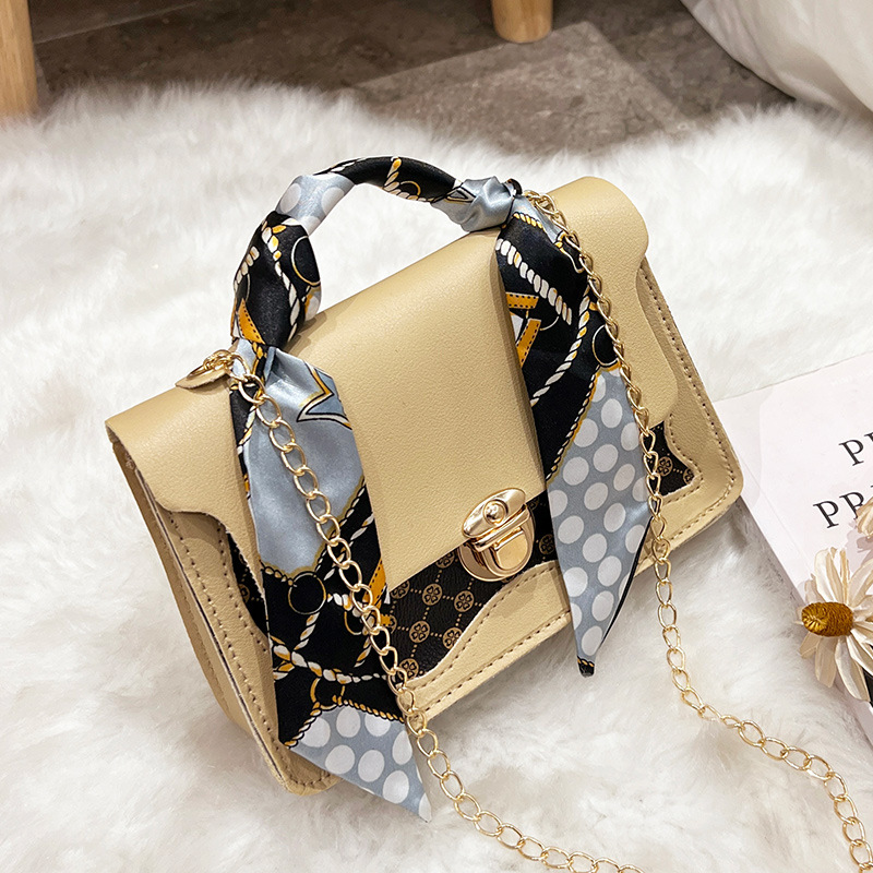Umhängetasche für Damen ⎜ Kleine Vintage-Tasche mit Kettengurt und gemustertem Tuch für stilvolle Outfits